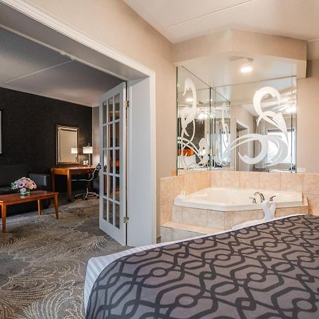 Monte Carlo Inn Barrie - Newly Renovated Buitenkant foto