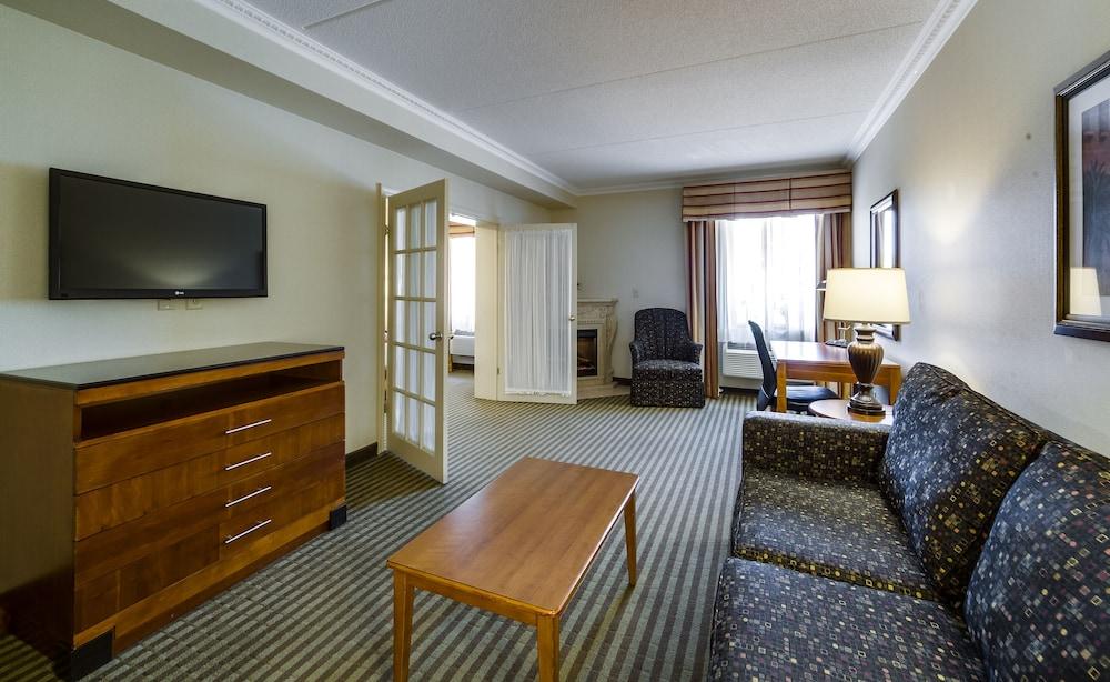 Monte Carlo Inn Barrie - Newly Renovated Buitenkant foto