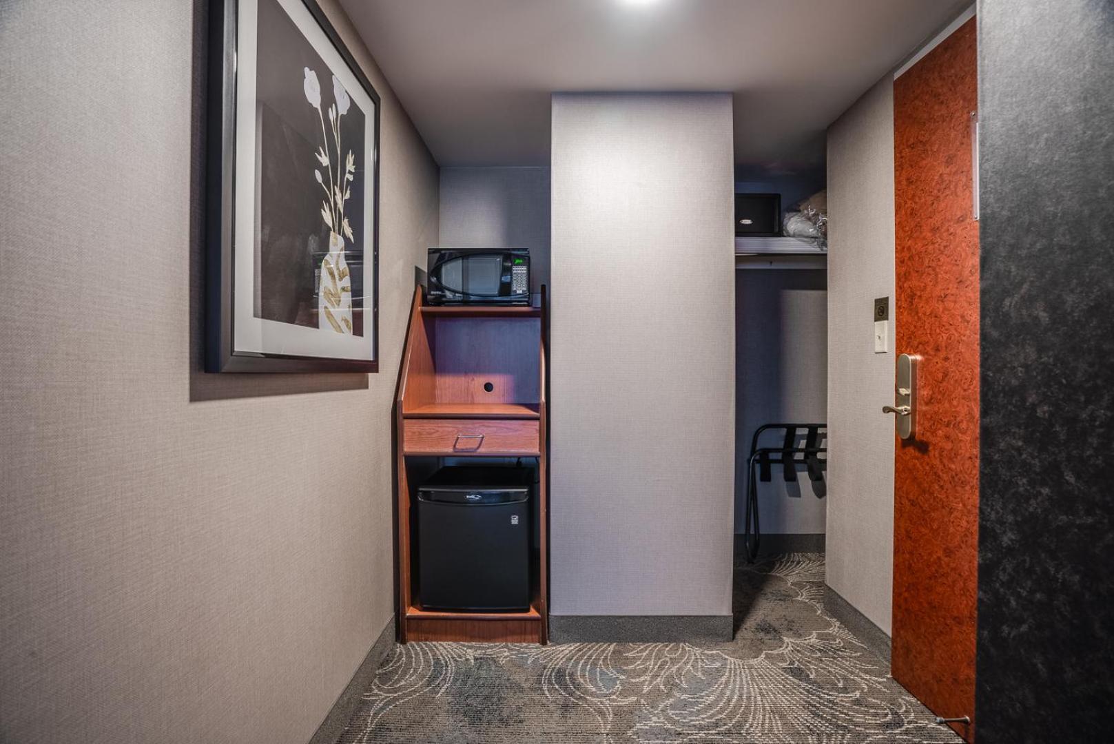 Monte Carlo Inn Barrie - Newly Renovated Buitenkant foto