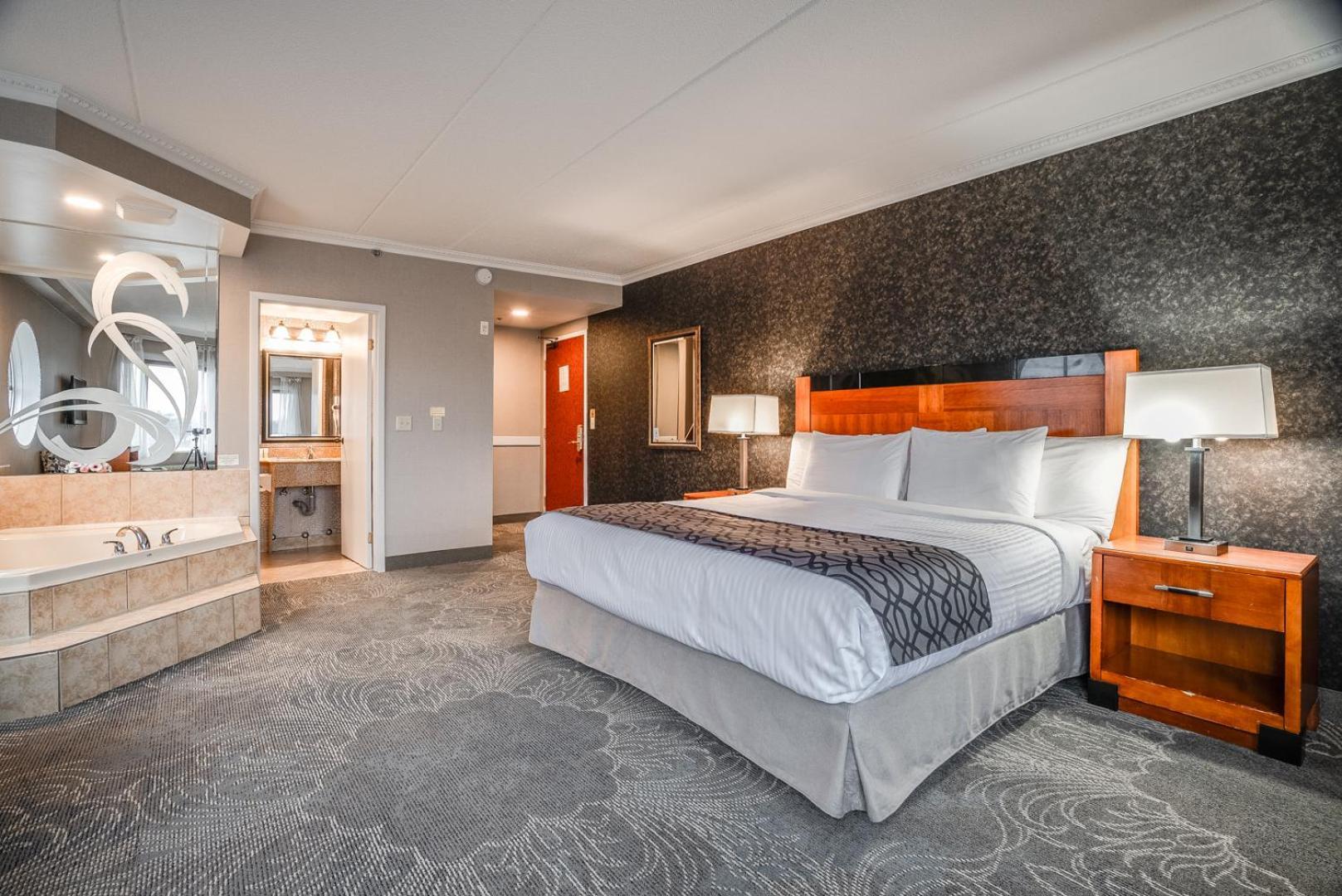 Monte Carlo Inn Barrie - Newly Renovated Buitenkant foto