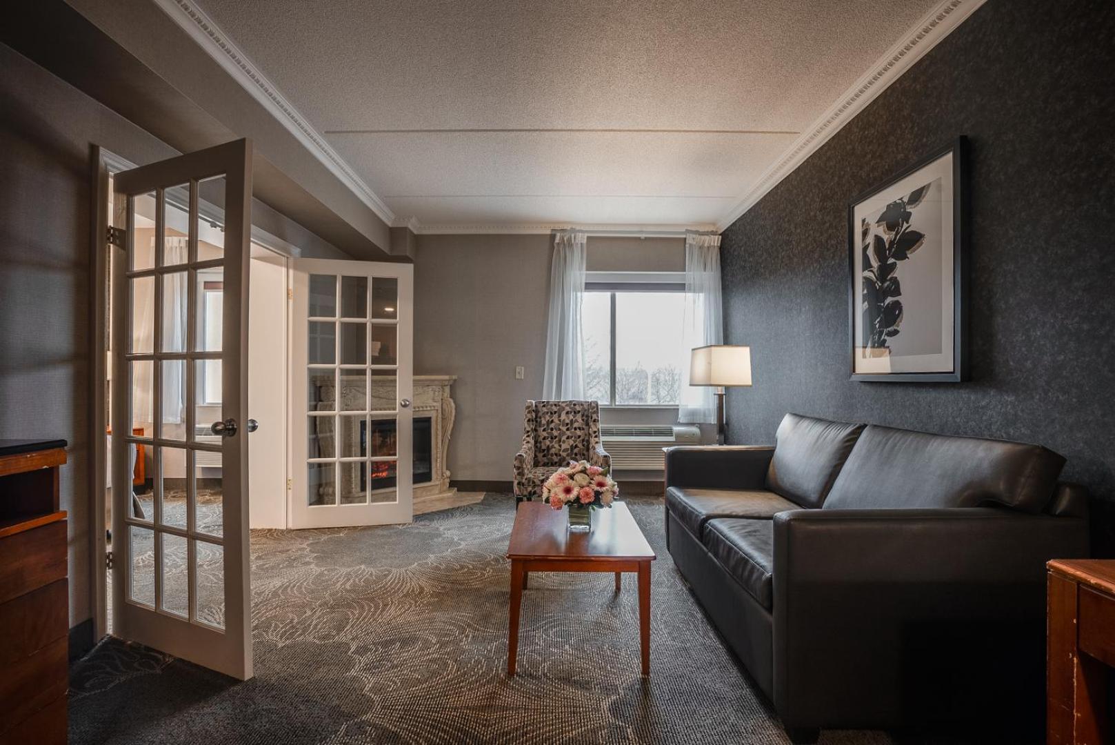 Monte Carlo Inn Barrie - Newly Renovated Buitenkant foto