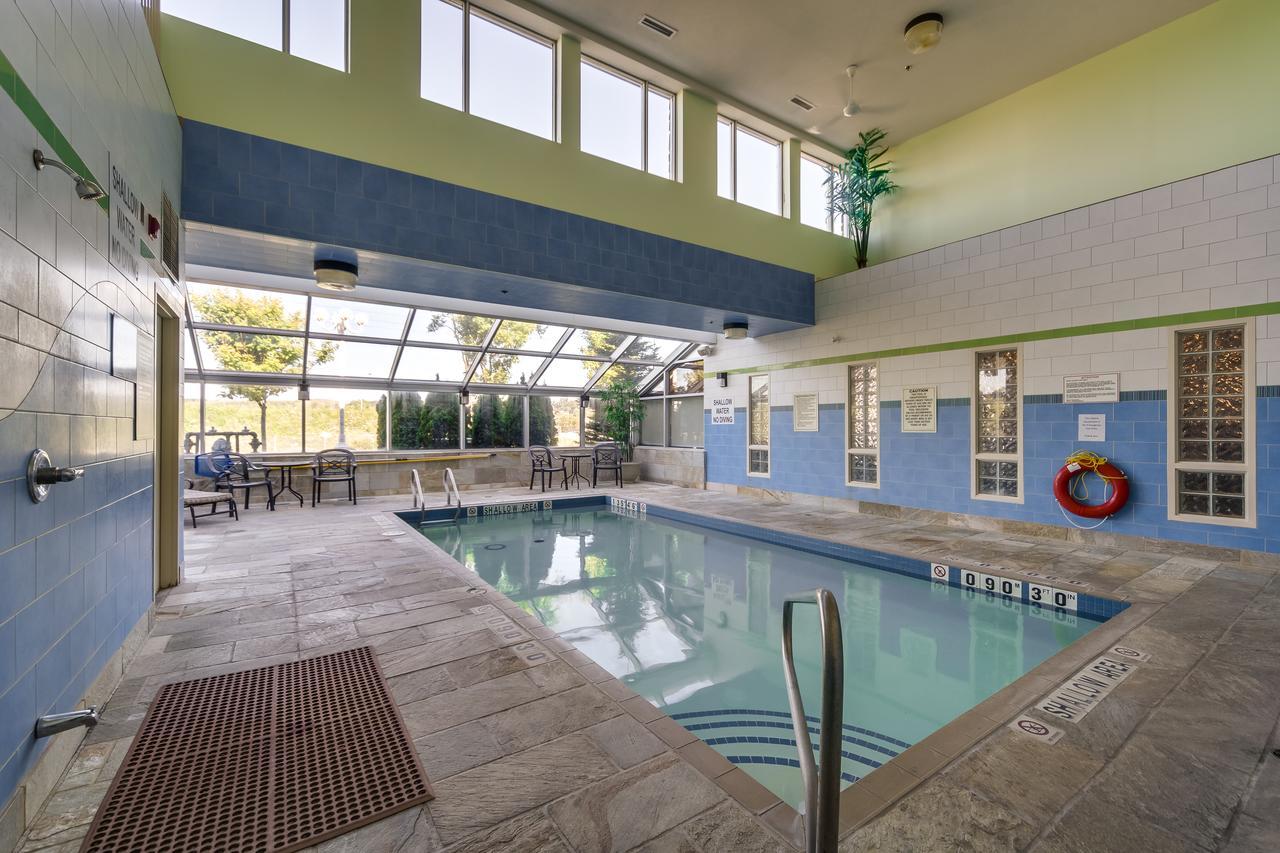 Monte Carlo Inn Barrie - Newly Renovated Buitenkant foto